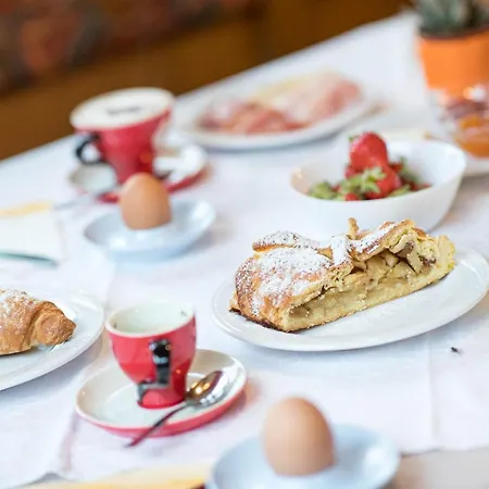 Omis Pennhaus Bed & Breakfast