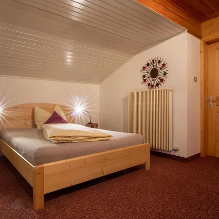 Omis Pennhaus Bed & Breakfast