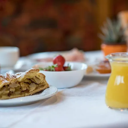 Omis Pennhaus Bed & Breakfast